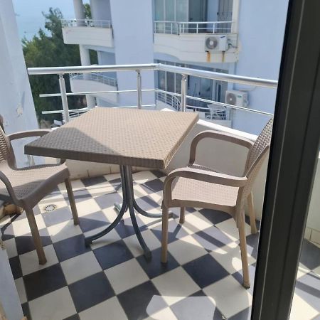 Sea View Apartment In Vlora Kültér fotó