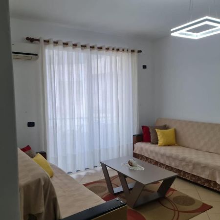 Sea View Apartment In Vlora Kültér fotó